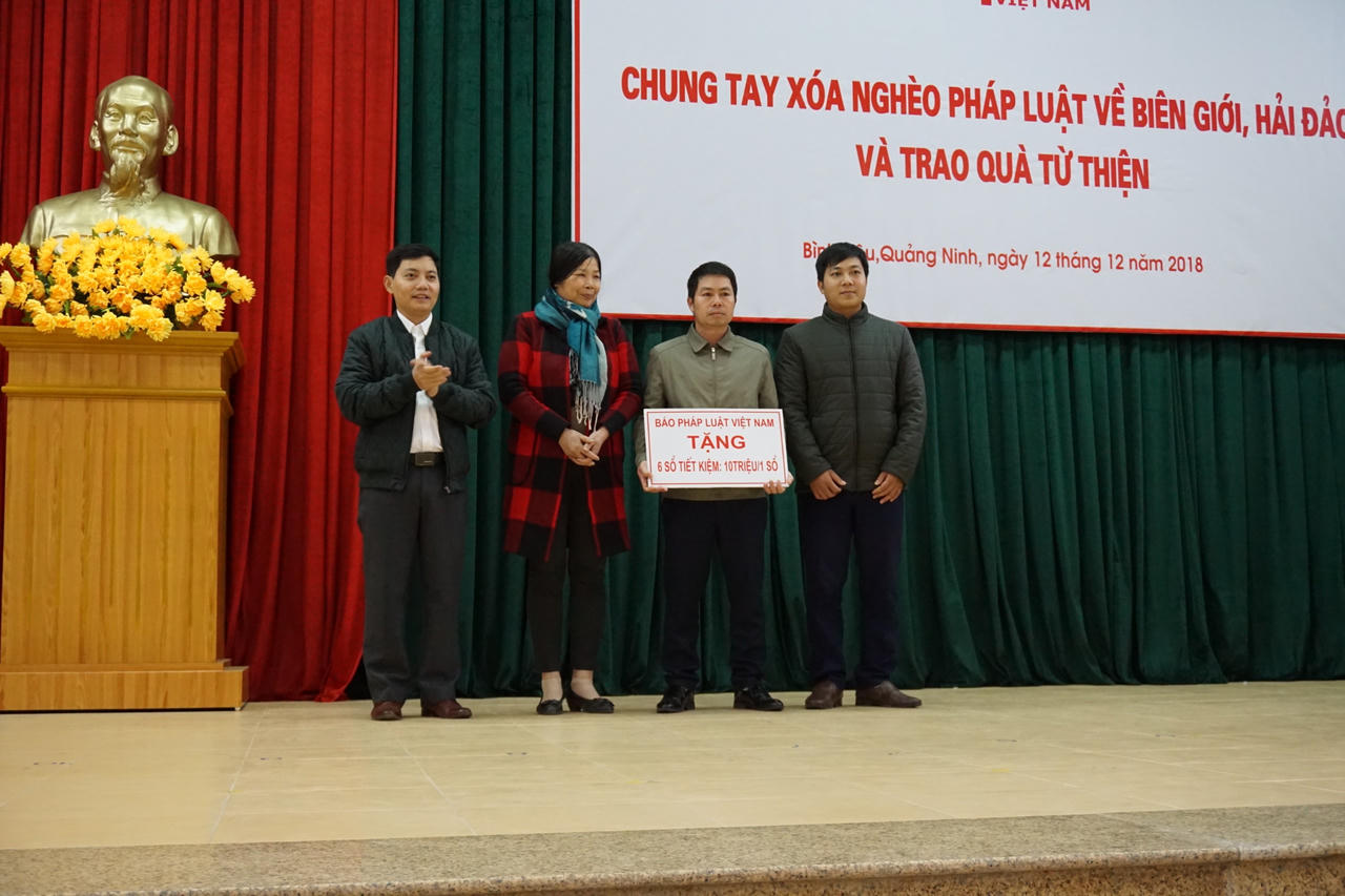 Báo Pháp luật Việt Nam mang hơi ấm đến người dân vùng biên Quảng Ninh