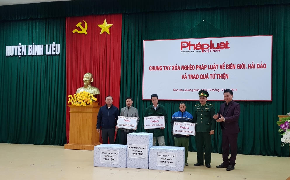 Báo Pháp luật Việt Nam mang hơi ấm đến người dân vùng biên Quảng Ninh
