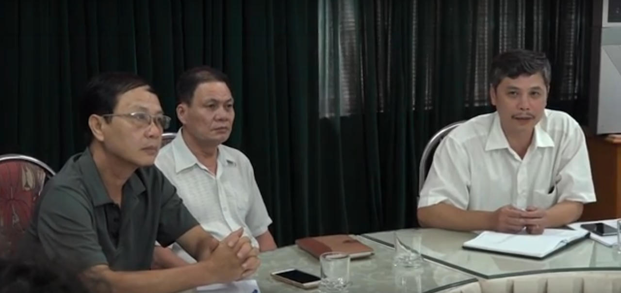 Rớt nước mắt đọc thư cầu cứu của cậu bé ôm di ảnh đòi nợ lương cho cha