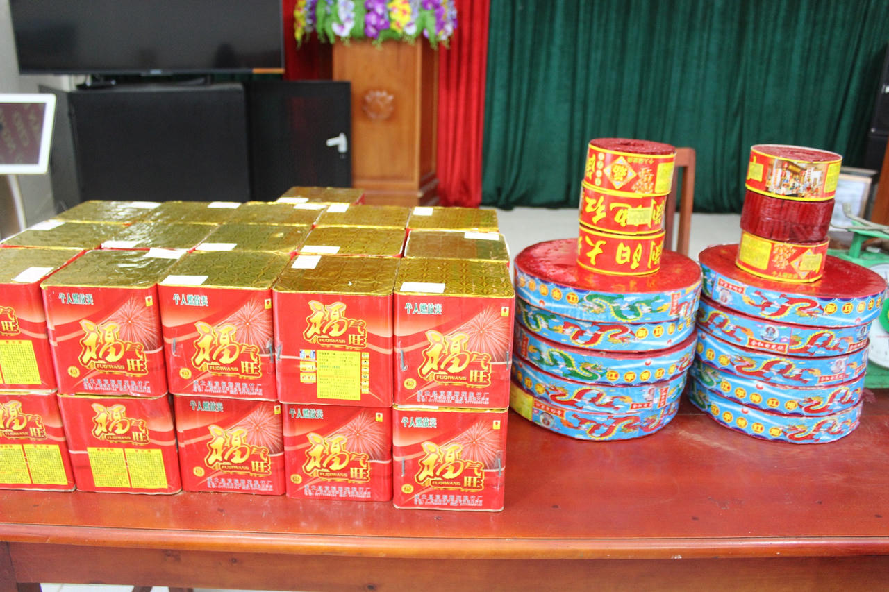 Quảng Ninh: Mua pháo nổ về làm … quà biếu người thân 