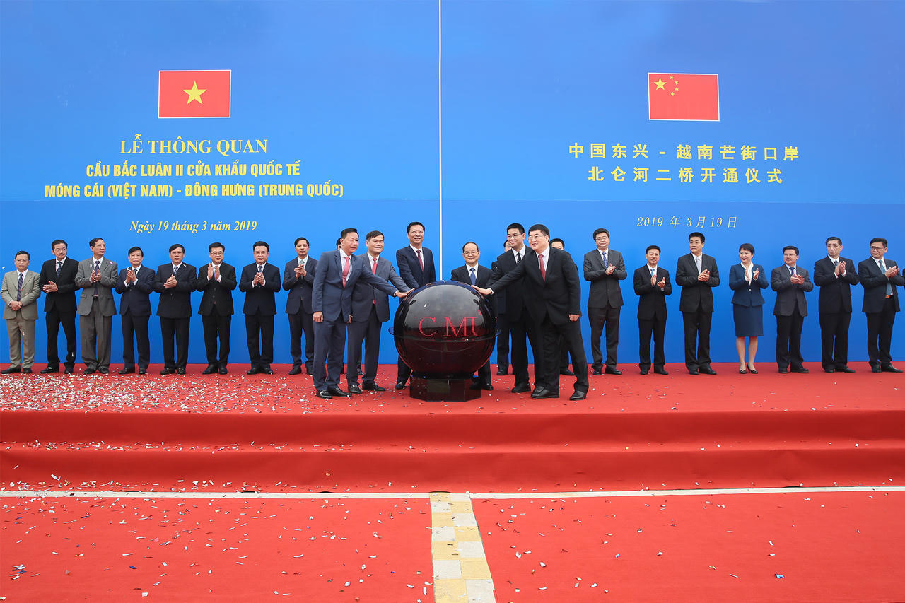 Thông quan cầu Bắc Luân II nối TP Móng Cái với TP Đông Hưng, Trung Quốc