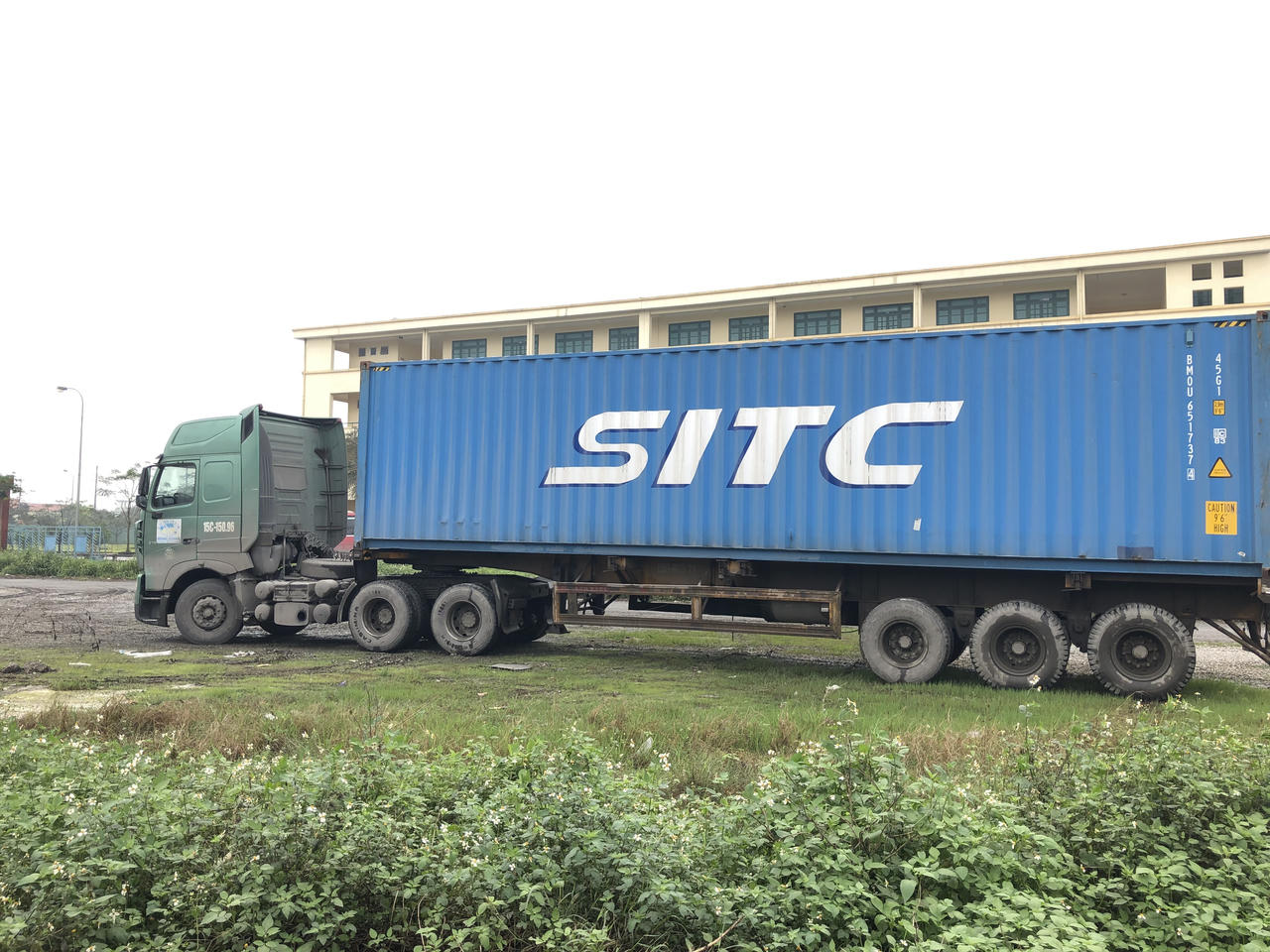 Cần xử lý dứt điểm “khu ổ chuột” ngay trước cửa trường Cao đẳng du lịch Hải Phòng