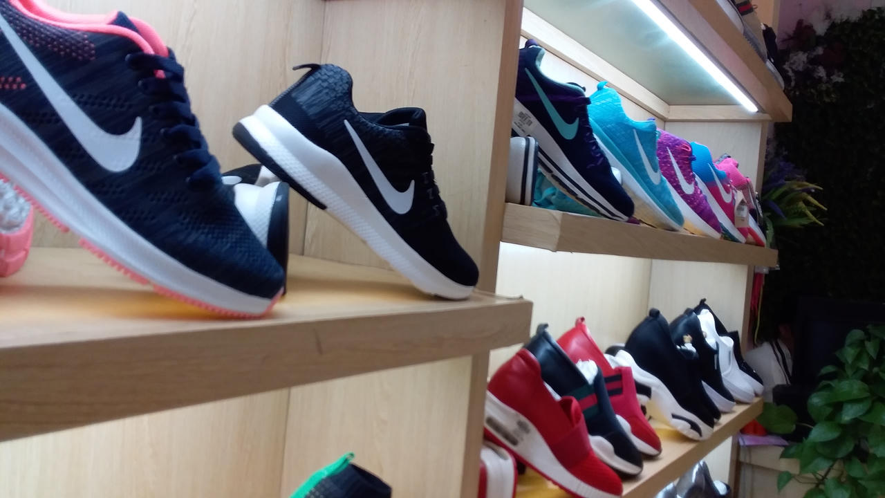 Nghi vấn shop giày số 1 Hải Dương bán hàng nhái, hàng giả công khai 