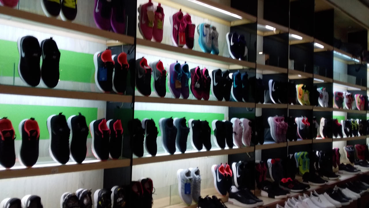 Nghi vấn shop giày số 1 Hải Dương bán hàng nhái, hàng giả công khai 