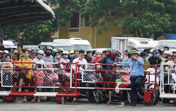 Đồ Sơn không 'quá tải', bến Phà  Gót - Cái Viềng tắc 3 giờ 
