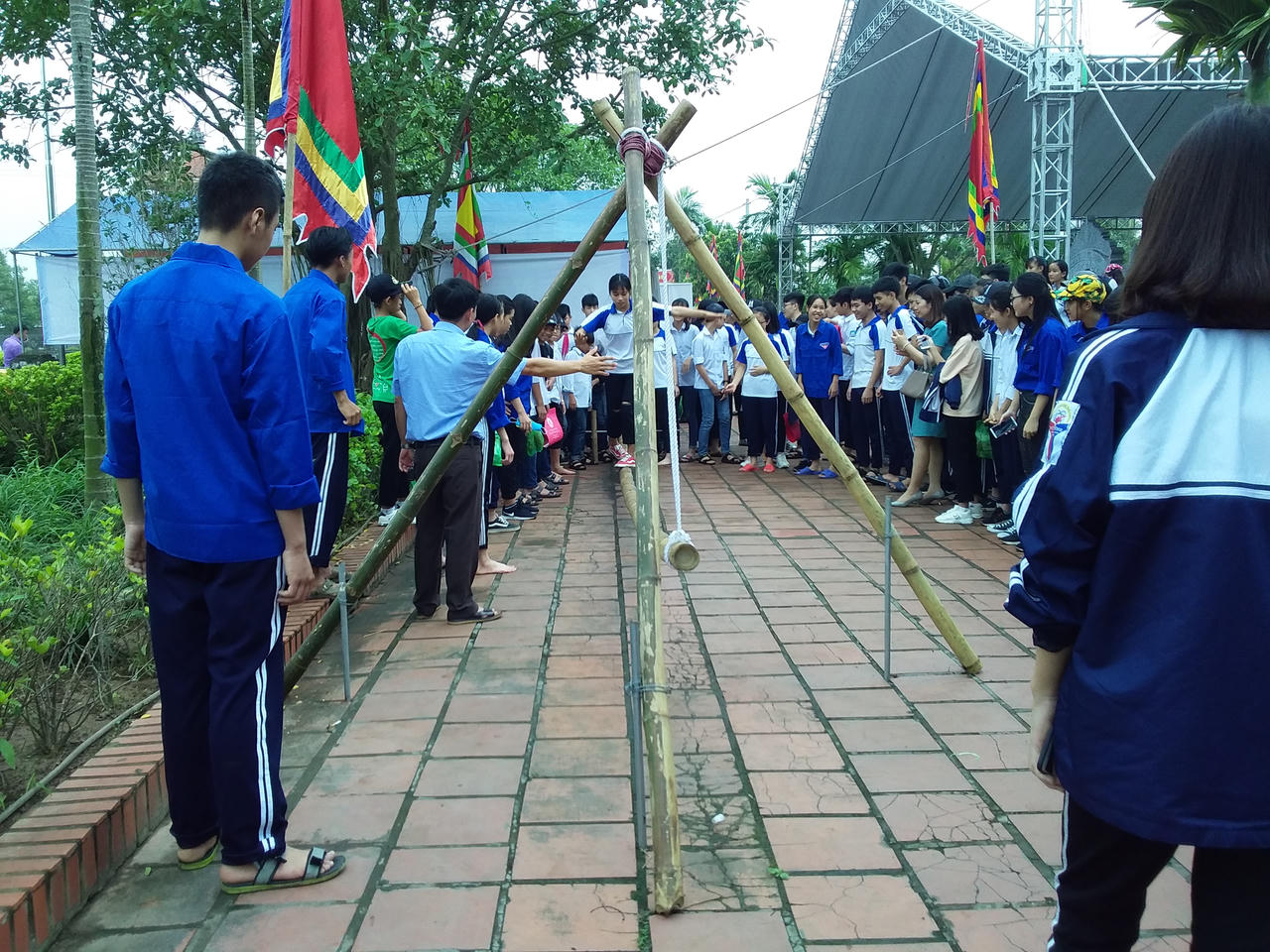 Lễ hội đền thờ danh Tuệ Tĩnh: Tặng 1.000 gói thuốc Nam cho du khách