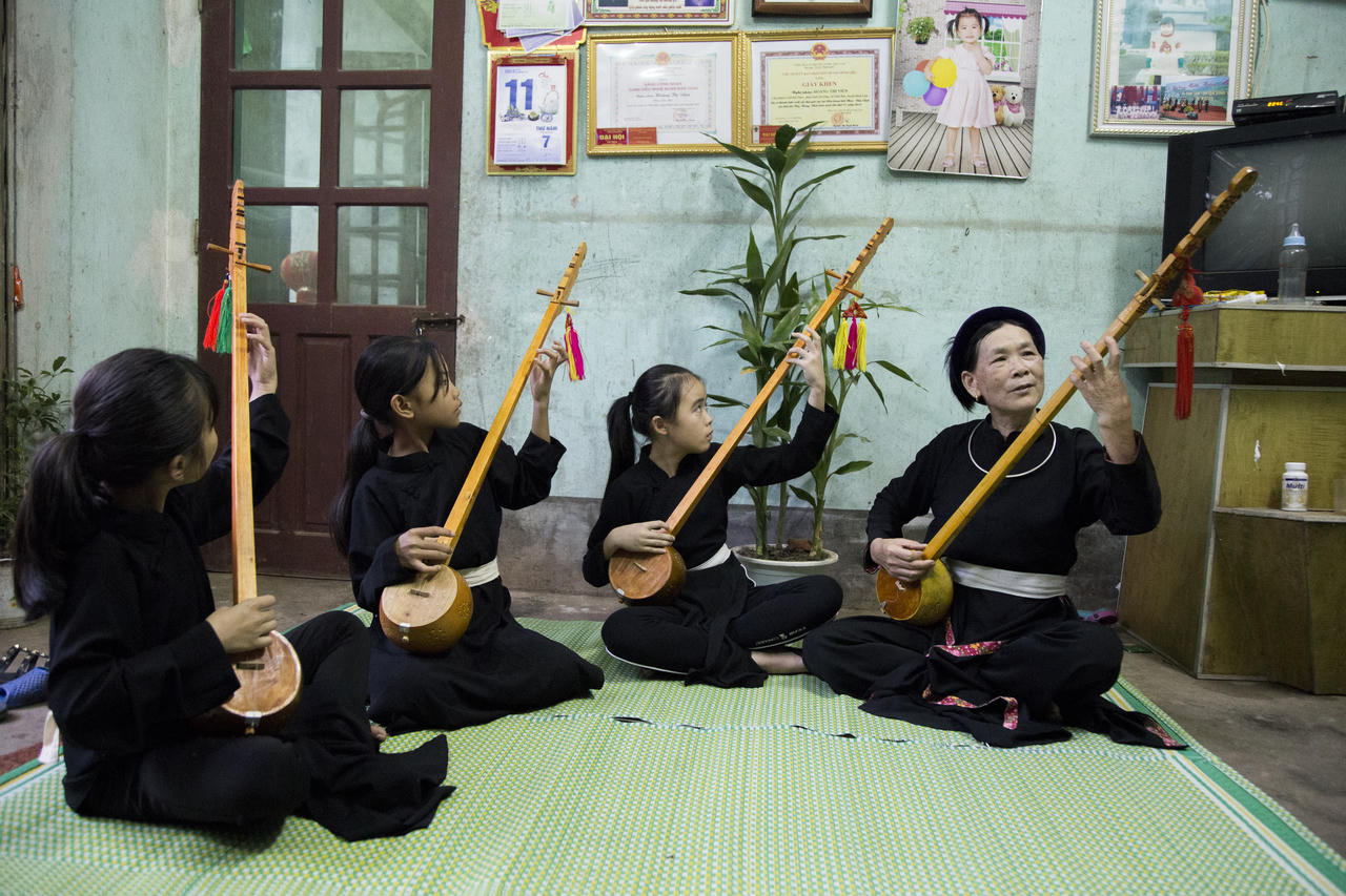Đắm say những làn điệu hát, múa của Quảng Ninh