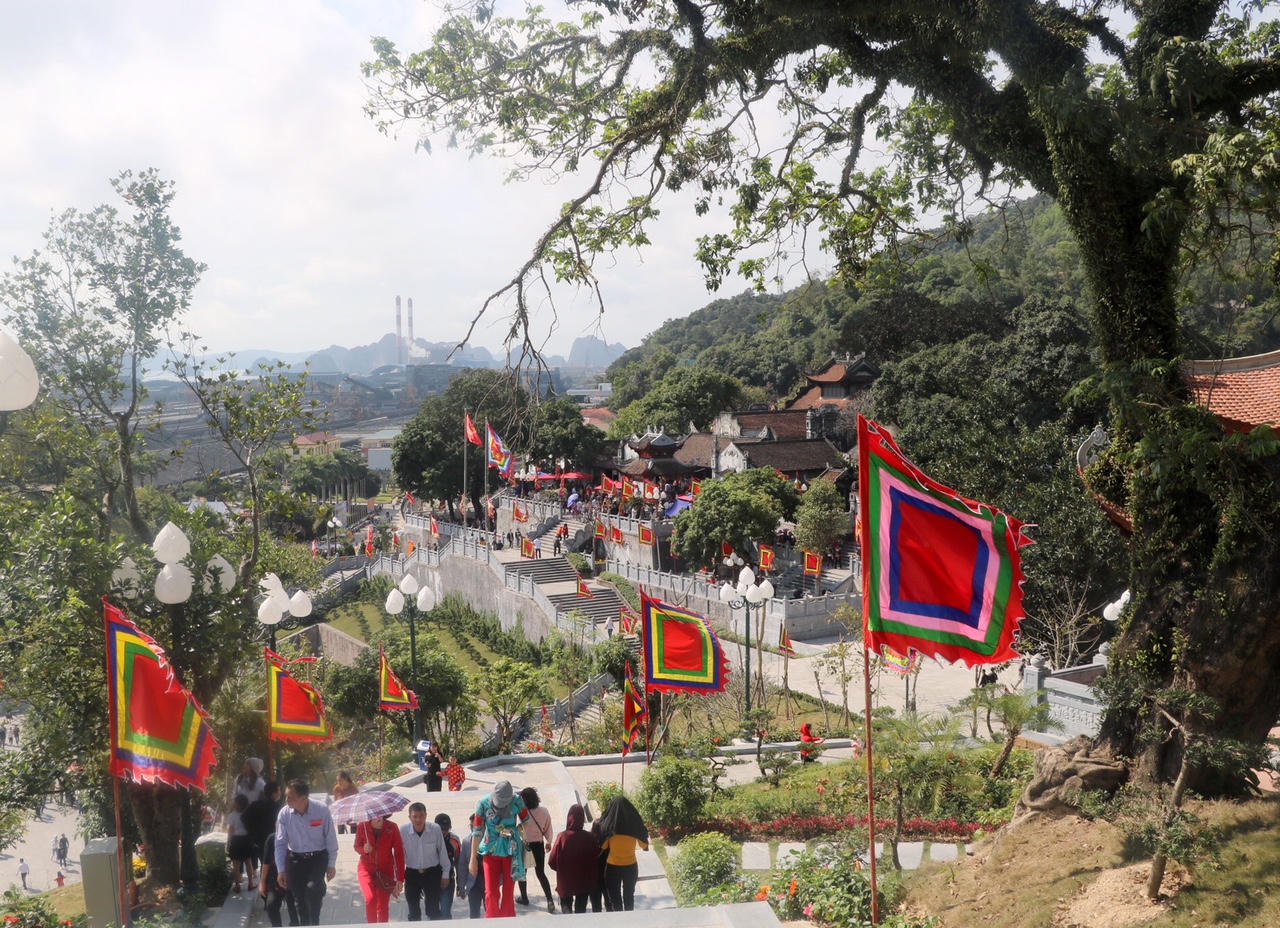 Ly kỳ truyền thuyết về Đền Cửa Ông