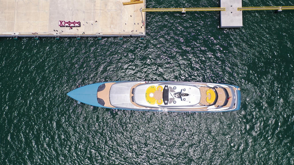 Ông chủ siêu du thuyền 150 triệu USD ngỡ ngàng trước Vịnh Hạ Long