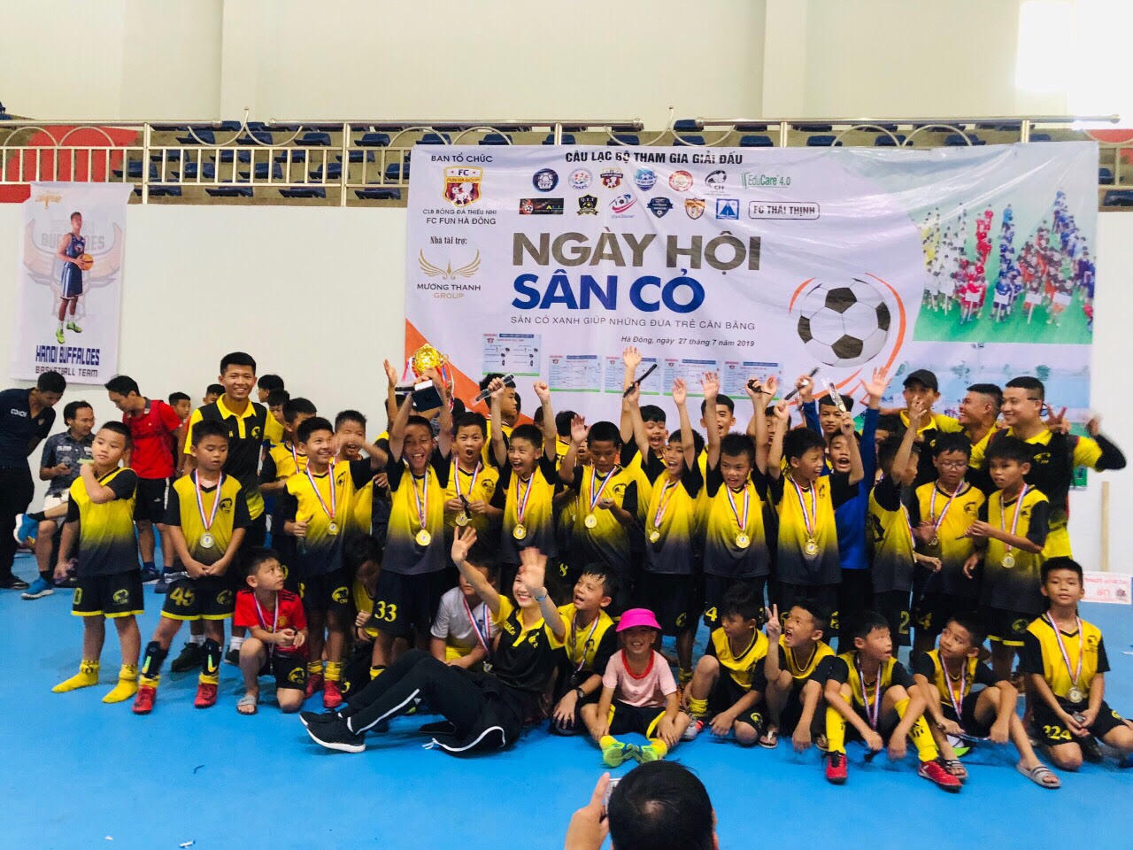 Ngày hội sắc màu trên sân cỏ  tại khu liên hợp thể thao Thanh Hà 