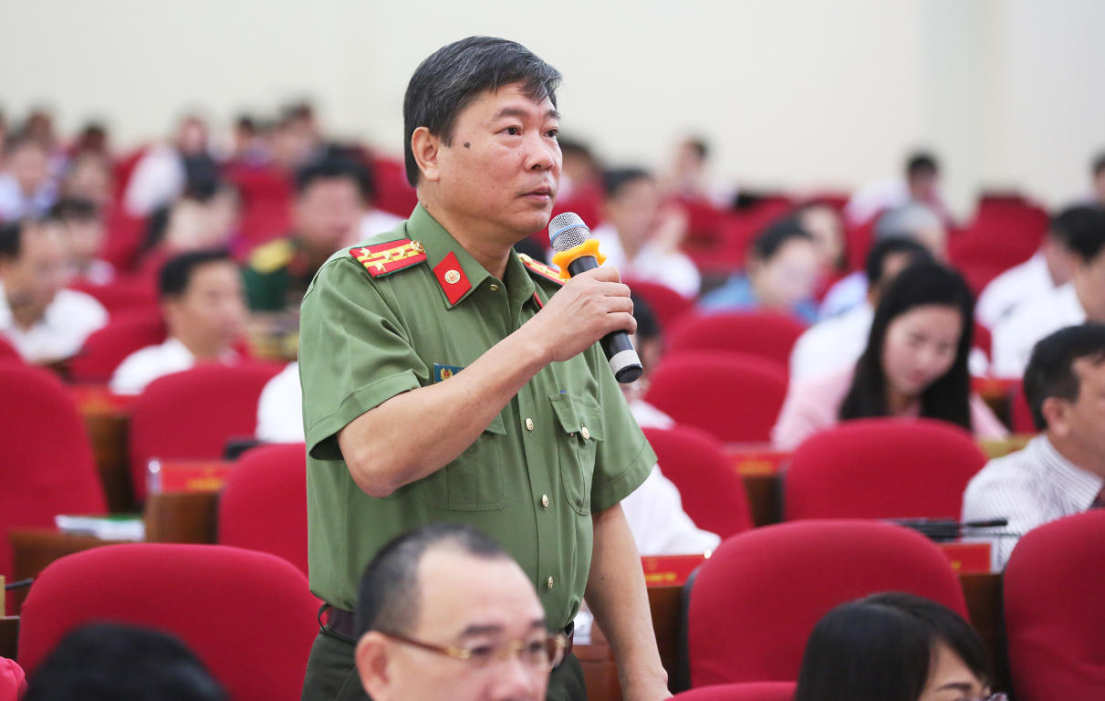 Quản lý du khách, người nước ngoài lưu trú làm 'nóng' phiên chất vấn tại Quảng Ninh