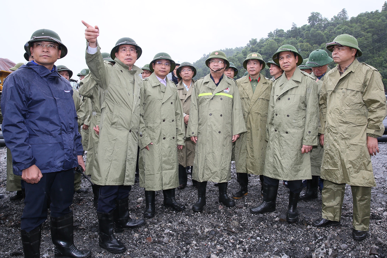 Phó Thủ tướng Trịnh Đình Dũng kiểm tra công tác phòng, chống bão số 3 tại Quảng Ninh