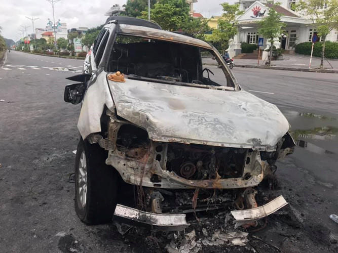 Xe tai nạn, tài xế cố tình chạy tiếp khiến xe bốc cháy