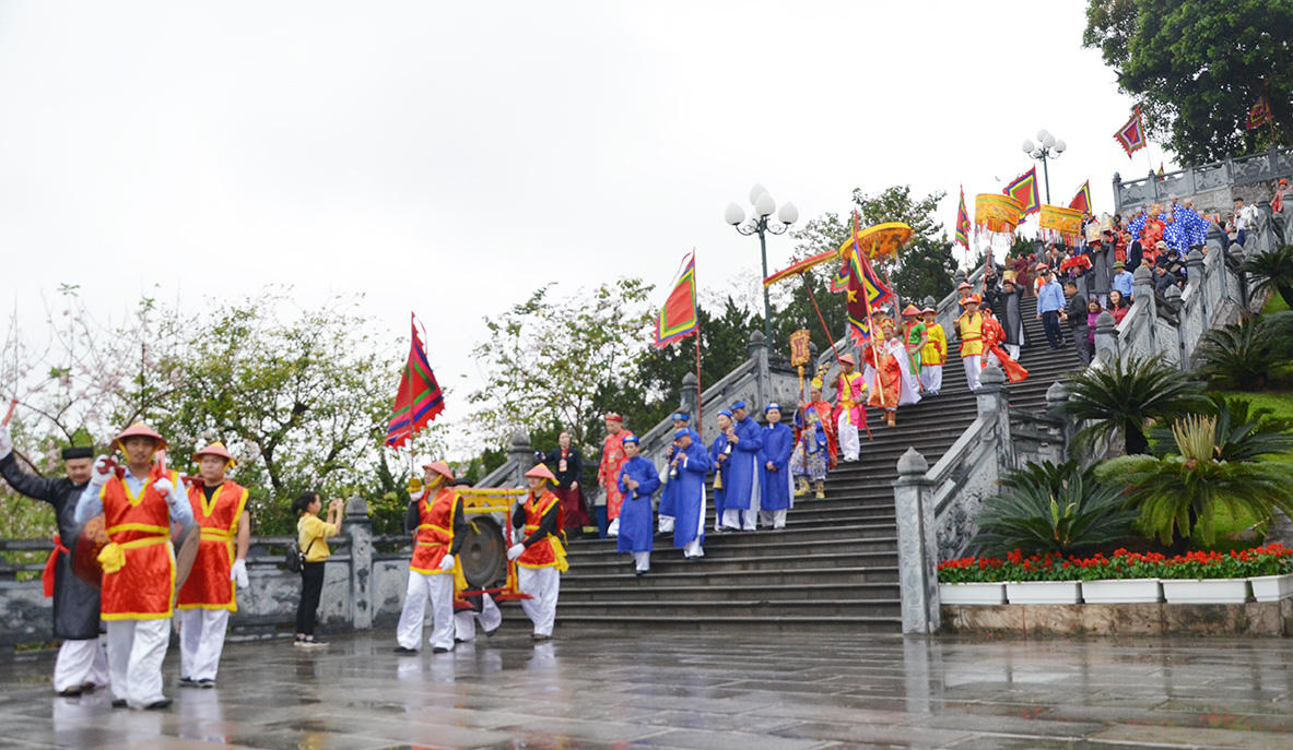 Bí ẩn truyền thuyết về Đền Cửa Ông