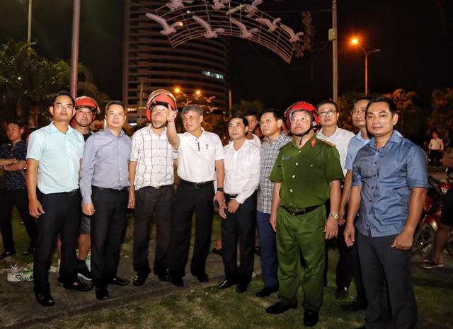 100 cảnh sát chữa cháy “căng mình” dập lửa tại siêu thị điện máy Hoàng Gia Hải Phòng