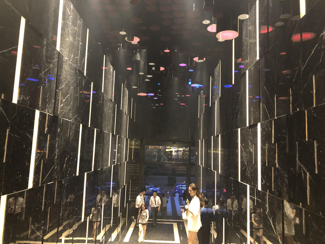 Thâm nhập thánh địa tiệc tùng New MDM Club tại Hải Phòng