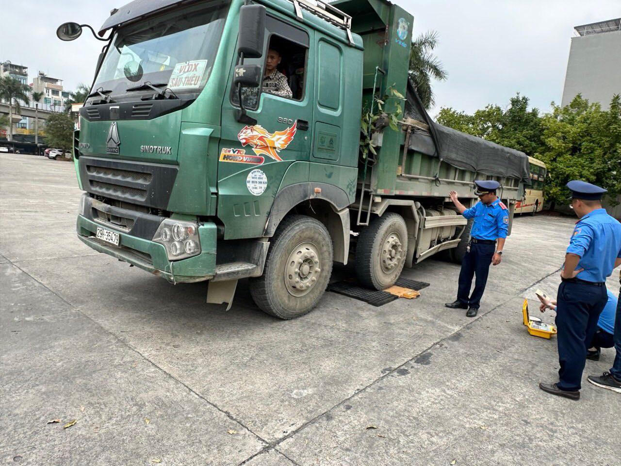 Thanh tra Sở Giao thông vận tải Hà Nội đẩy mạnh công tác phối hợp liên ngành trong xử lý vi phạm giao thông 