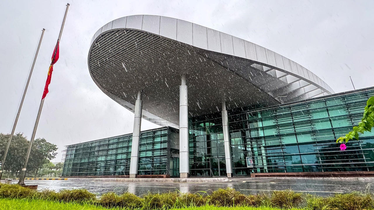 Cảng hàng không treo cờ rủ, trình chiếu tư liệu về Tổng Bí thư Nguyễn Phú Trọng 