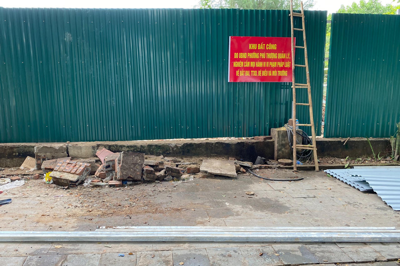 Quận Tây Hồ cưỡng chế công trình vi phạm tại phường Phú Thượng 