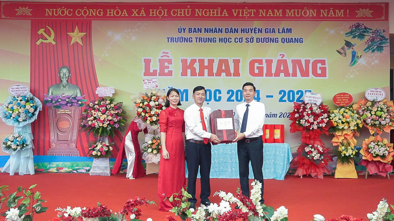 Thủ đô rực rỡ cờ hoa trong ngày lễ Khai giảng