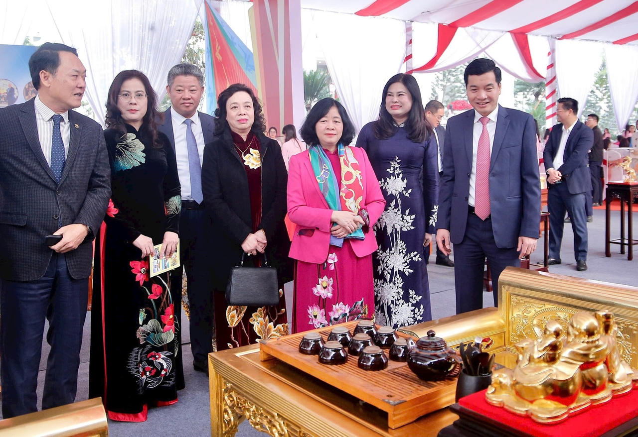 Huyện Gia Lâm (Hà Nội) đón Bằng công nhận huyện đạt chuẩn nông thôn mới nâng cao