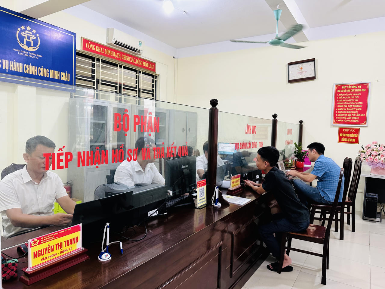 Xã đảo Minh Châu, người dân không còn phải đi phà qua sông để làm thủ tục hành chính