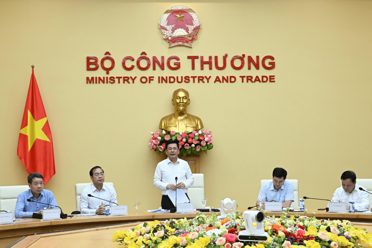 Bộ trưởng Công thương làm việc với tỉnh Bến Tre về các dự án năng lượng tái tạo