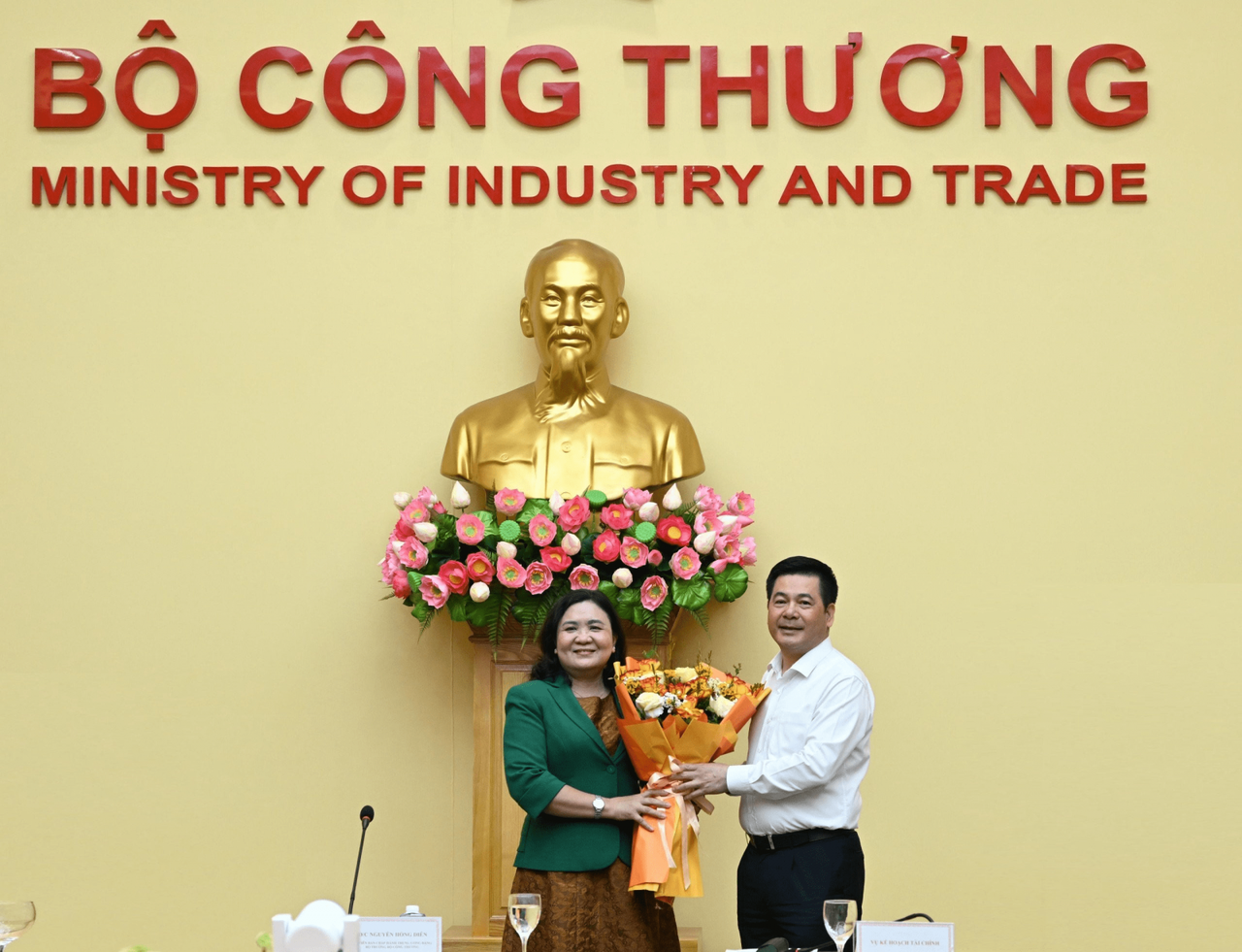 Bộ trưởng Công thương làm việc với tỉnh Bến Tre về các dự án năng lượng tái tạo