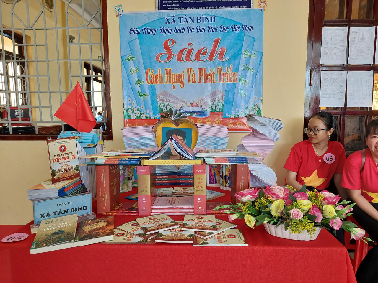 Ấn tượng nghệ thuật trưng bày và giới thiệu sách tại huyện Tân Trụ