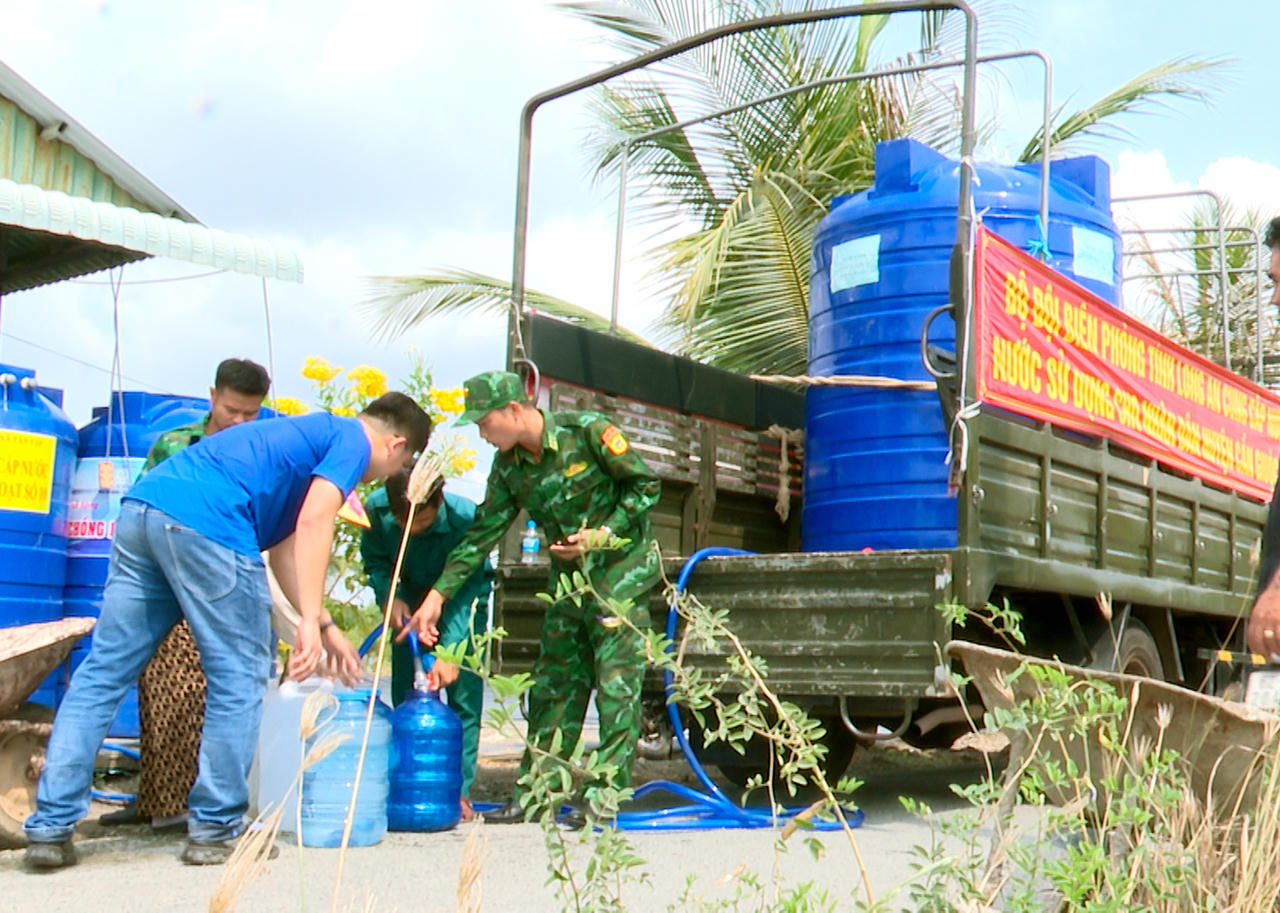 Đưa nước sạch về cho người dân vùng hạn mặn Long An