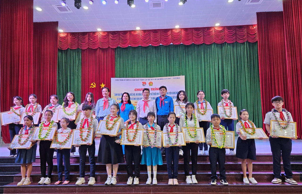 Trẻ em đối thoại trực tiếp với lãnh đạo tỉnh Tiền Giang