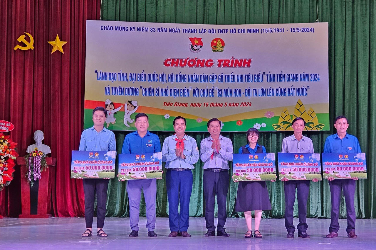 Trẻ em đối thoại trực tiếp với lãnh đạo tỉnh Tiền Giang
