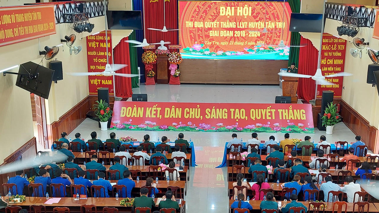  Tân Trụ tổ chức Đại hội thi đua Quyết thắng của lực lượng vũ trang 