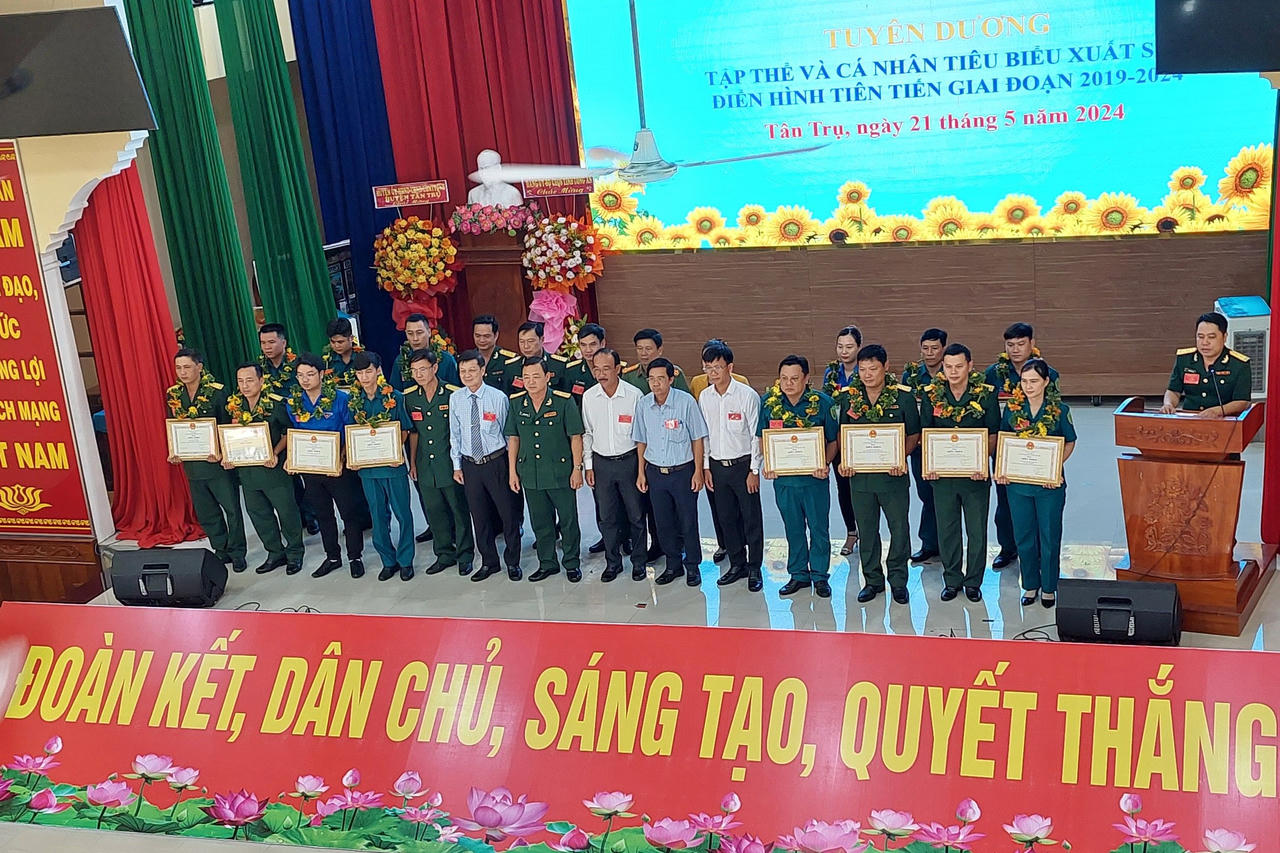  Tân Trụ tổ chức Đại hội thi đua Quyết thắng của lực lượng vũ trang 