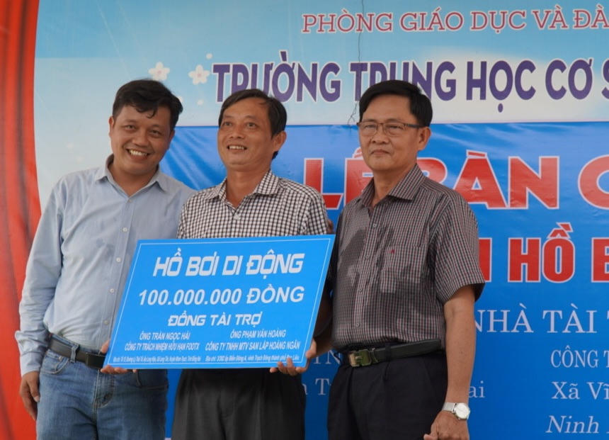 Bạc Liêu: Trao hồ bơi di động trị giá 100 triệu đồng cho học sinh tại huyện Hồng Dân