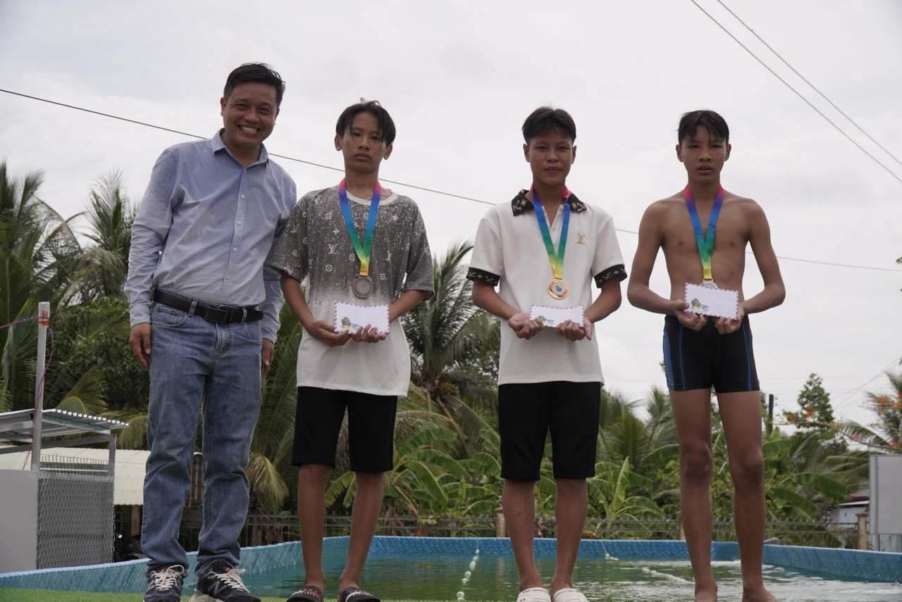 Bạc Liêu: Trao hồ bơi di động trị giá 100 triệu đồng cho học sinh tại huyện Hồng Dân
