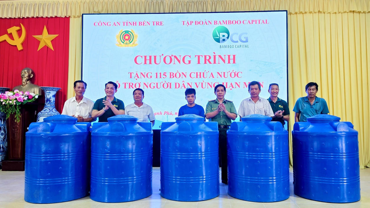 Những chuyến xe nghĩa tình từ chiến sĩ Công an tỉnh Bến Tre