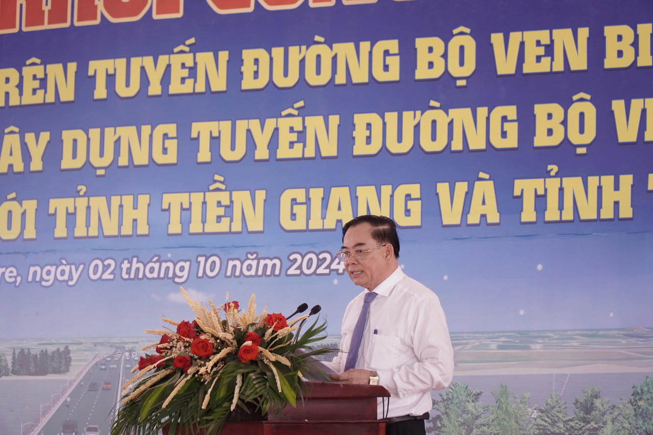 Phó Thủ tướng thường trực Nguyễn Hoà Bình dự Lễ khởi công cầu Ba Lai 8 tại Bến Tre