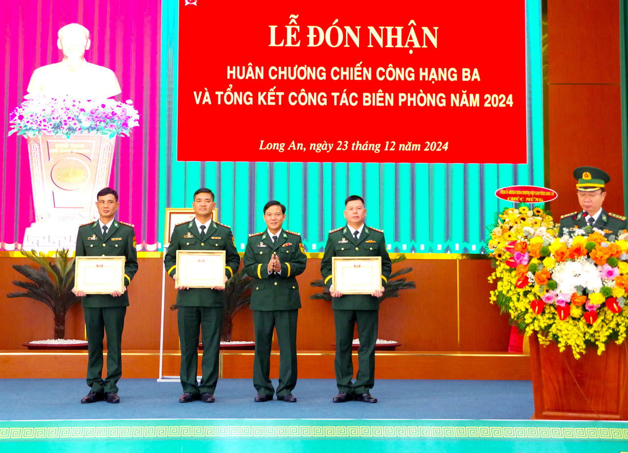 BĐBP Long An đón nhận Huân chương Chiến công hạng Ba, Bằng khen Thủ tướng Chính phủ
