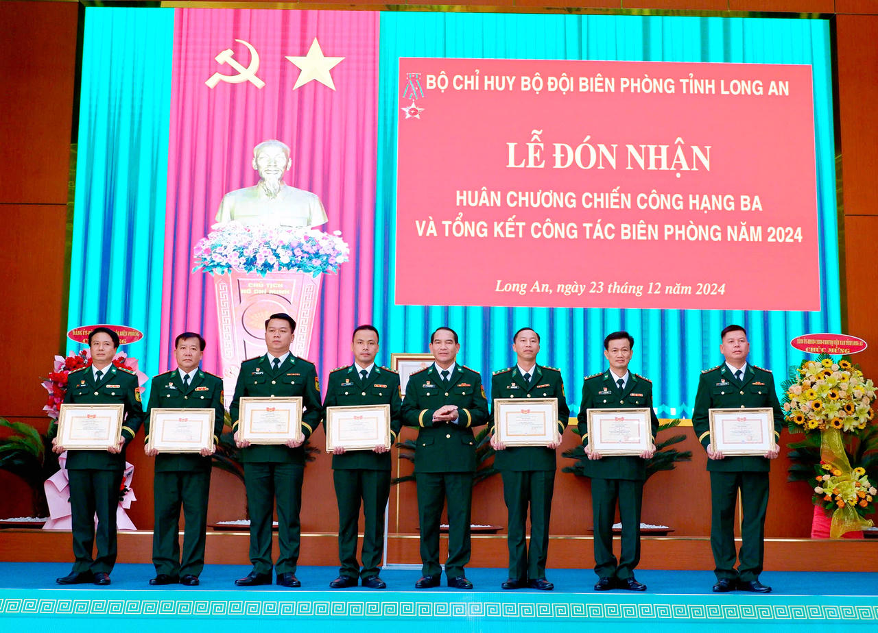 BĐBP Long An đón nhận Huân chương Chiến công hạng Ba, Bằng khen Thủ tướng Chính phủ