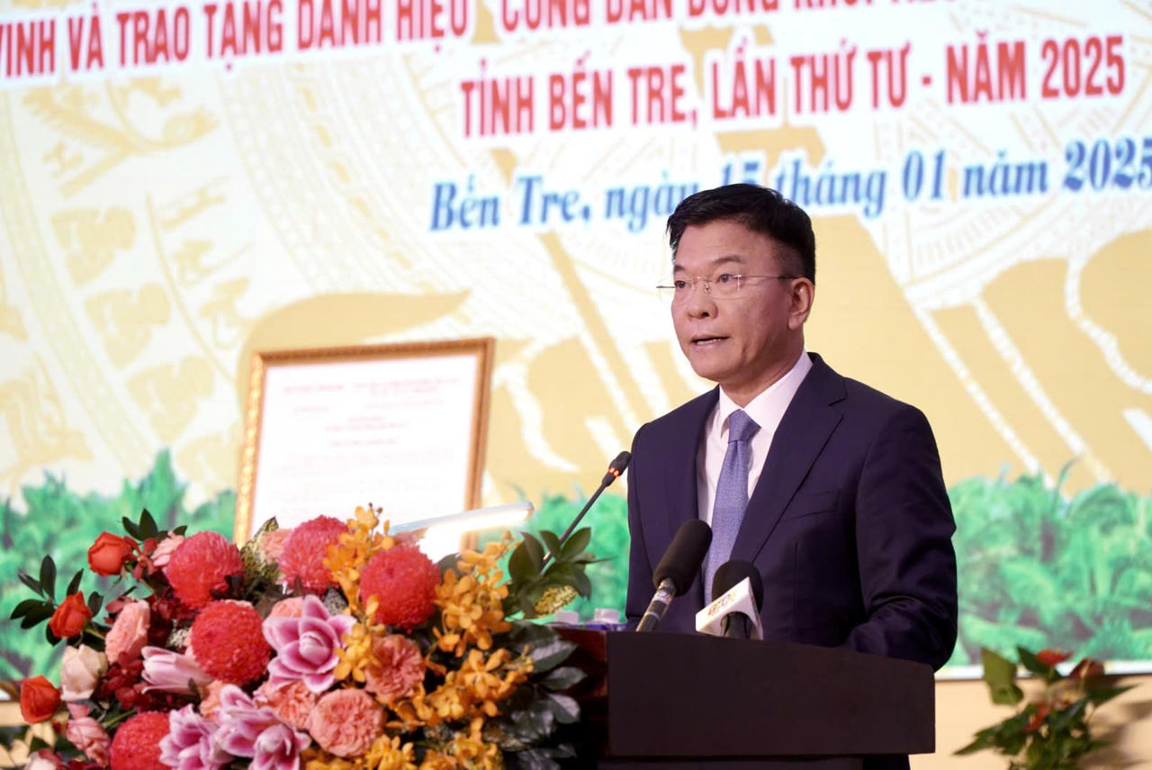 Phó Thủ tướng Lê Thành Long trao Quyết định công nhận Ngày truyền thống tỉnh Bến Tre