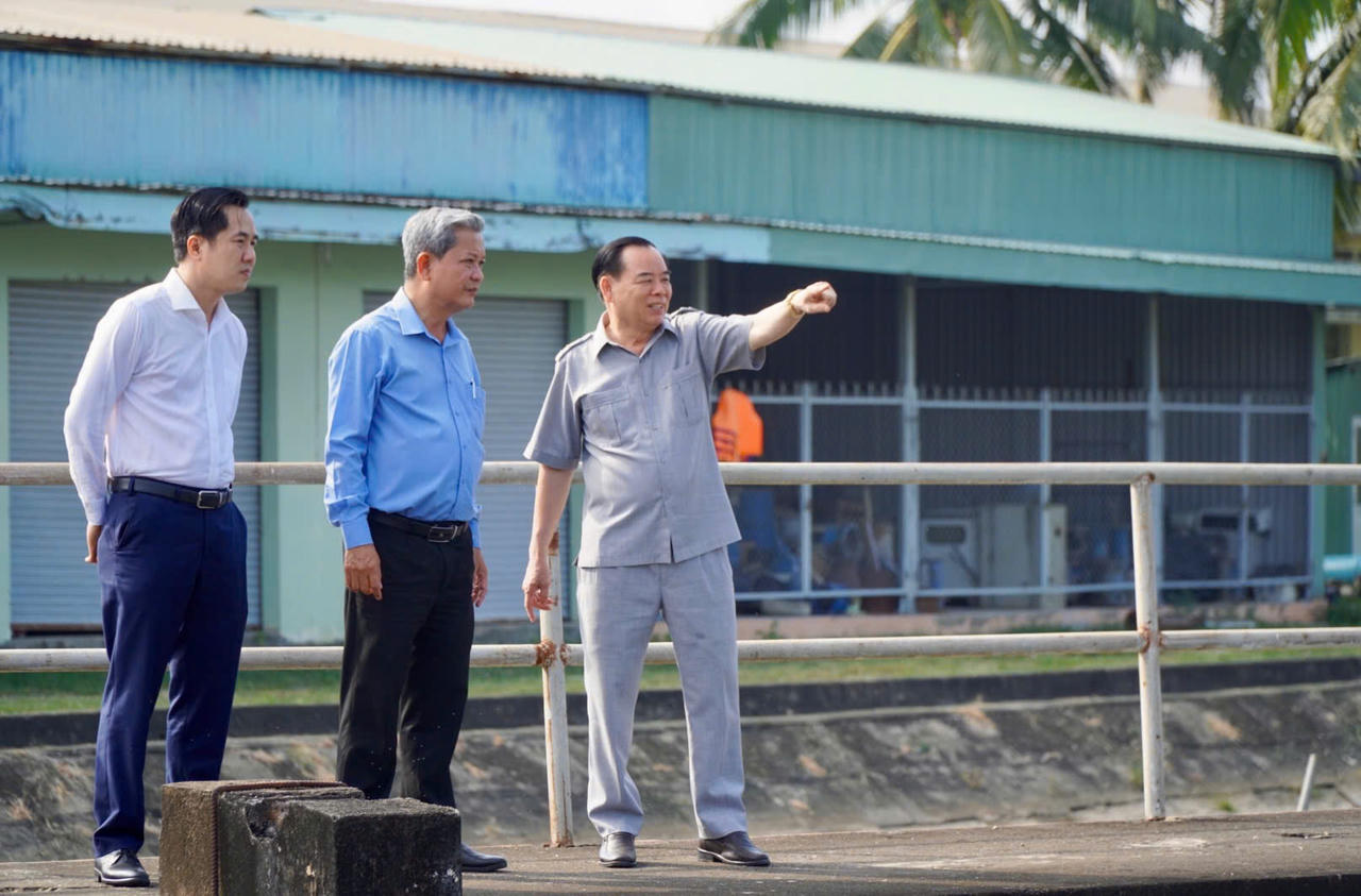 Chủ tịch UBND tỉnh Bến Tre kiểm tra công tác phòng chống, ứng phó hạn mặn