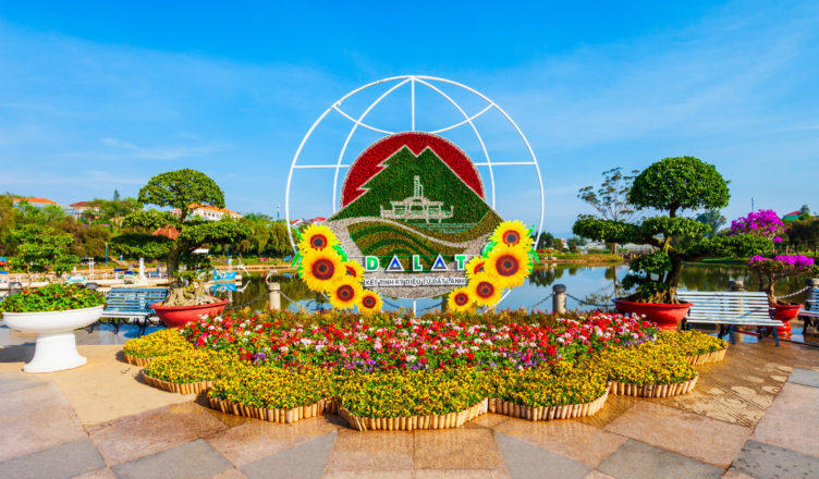 Festival hoa Đà Lạt 2022 khác biệt với dù lượn trên không