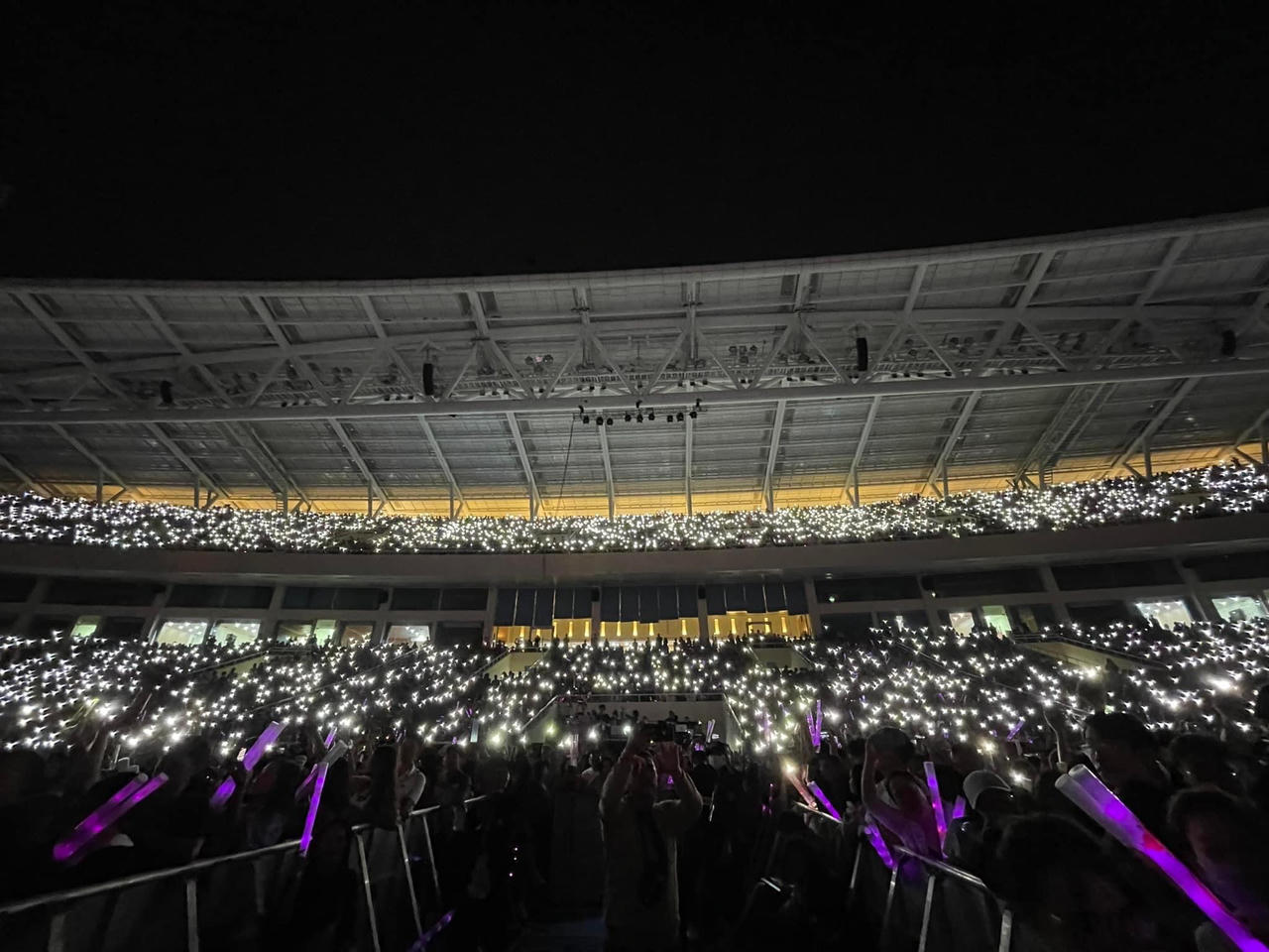 Mỹ Tâm quỳ gối, bật khóc cảm ơn 30.000 khán giả “Tri âm”