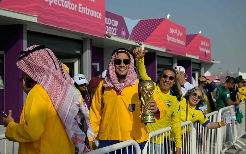 Không khí cuồng nhiệt tại Qatar trước giờ khai mạc World Cup