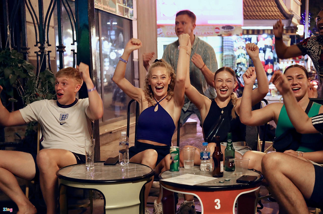 Cổ động viên Anh ăn mừng kỷ lục tại World Cup 2022