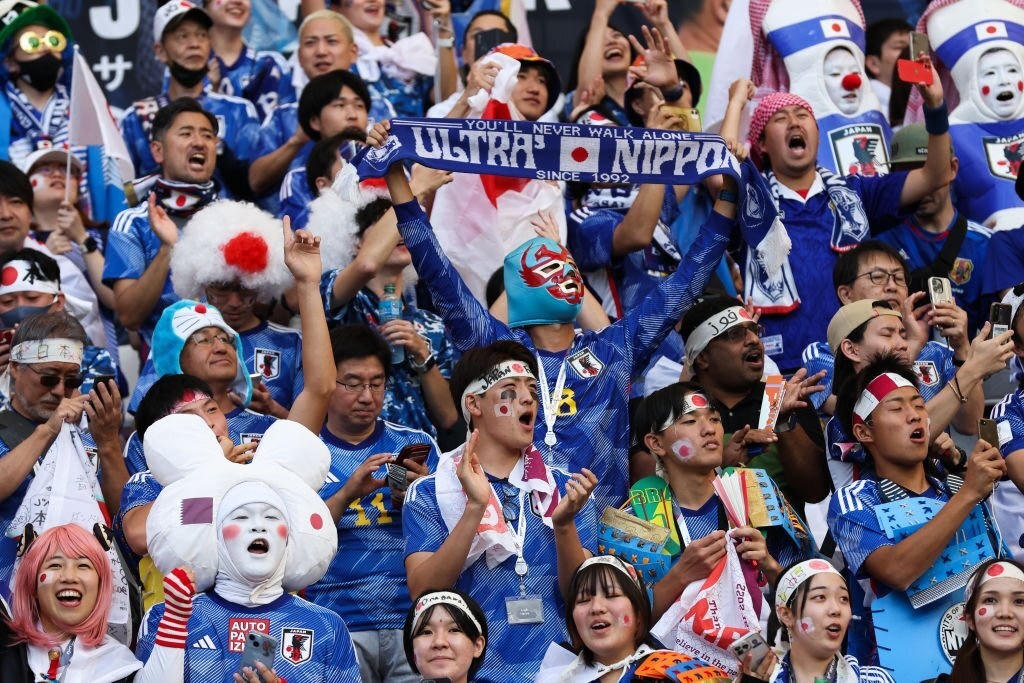 Ăn mừng văn minh như CĐV Nhật Bản