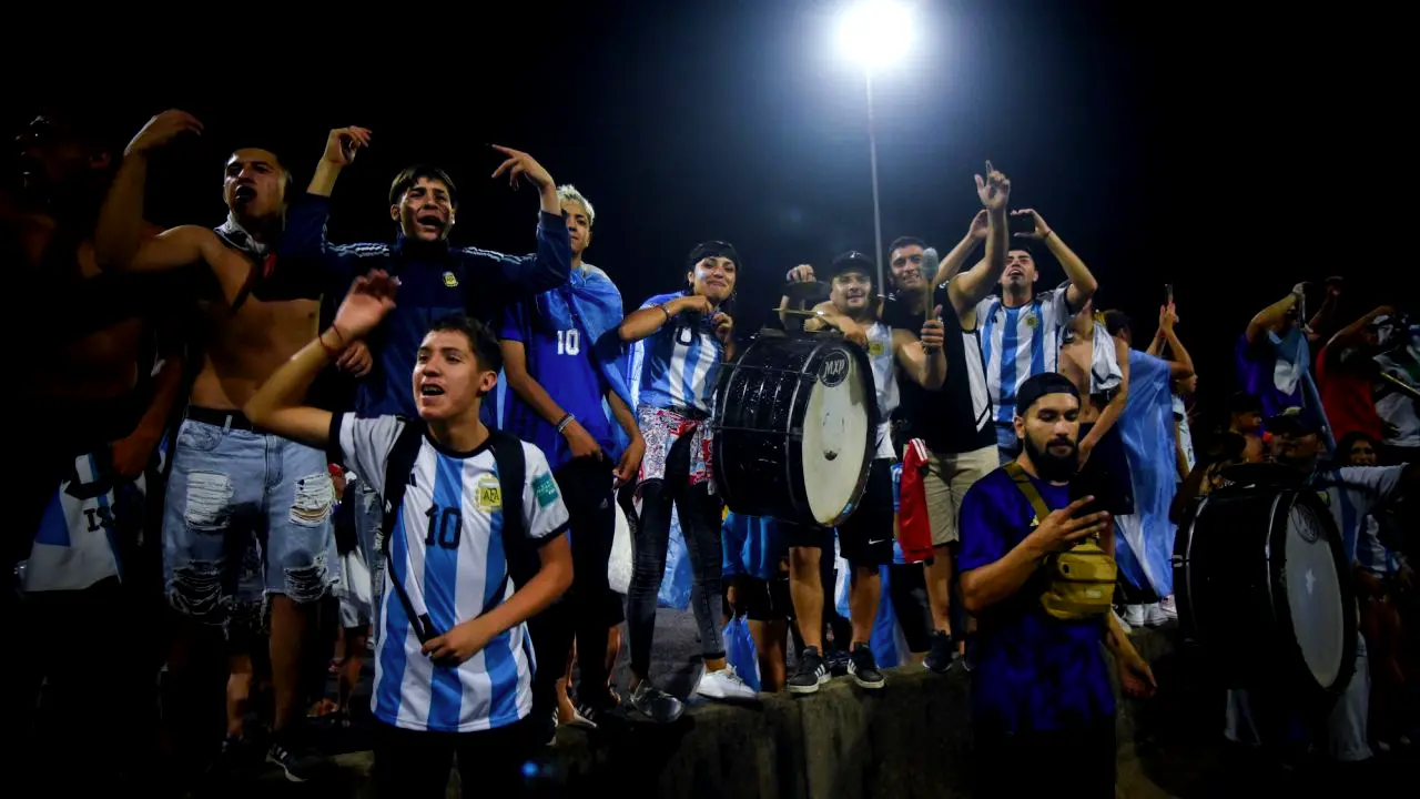 Messi được chào đón như người hùng ở quê nhà