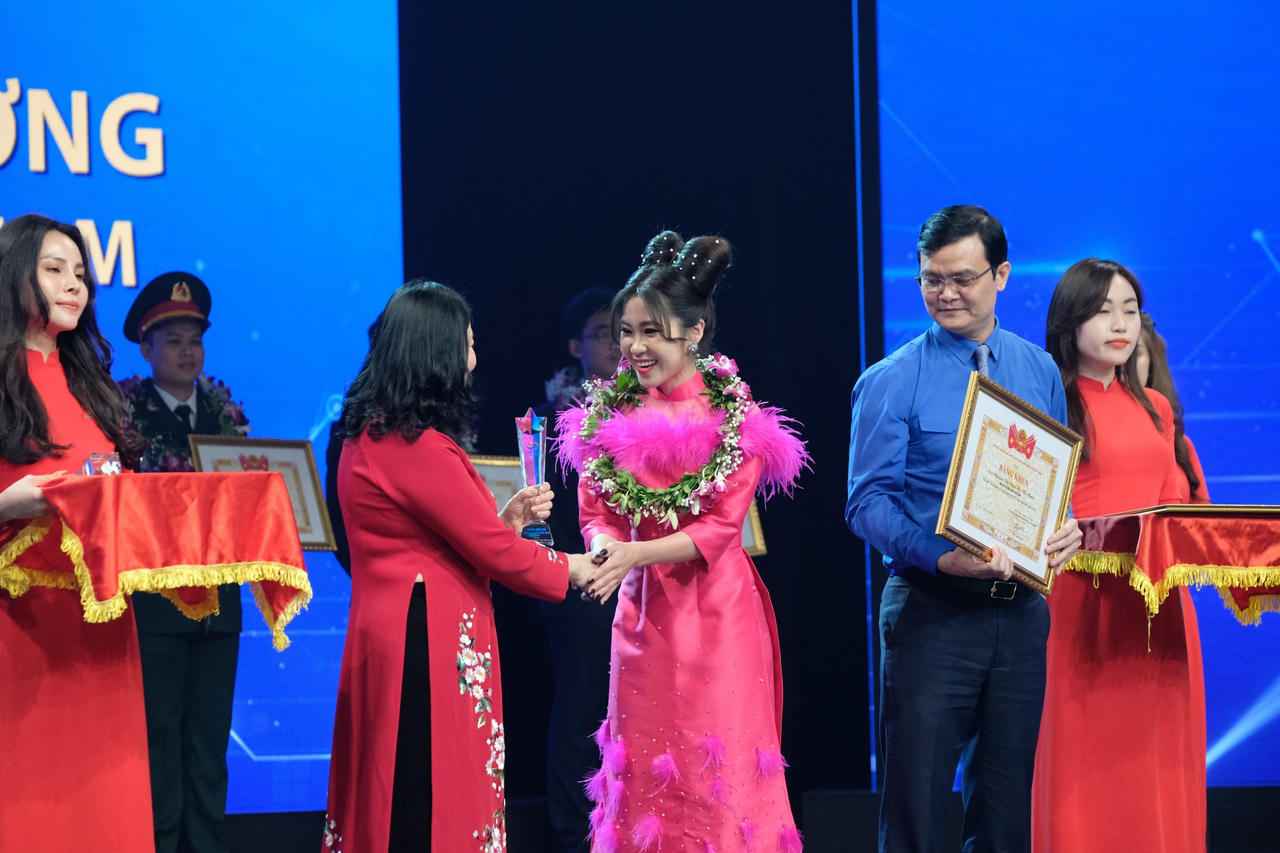 Vinh danh những người "truyền lửa" 