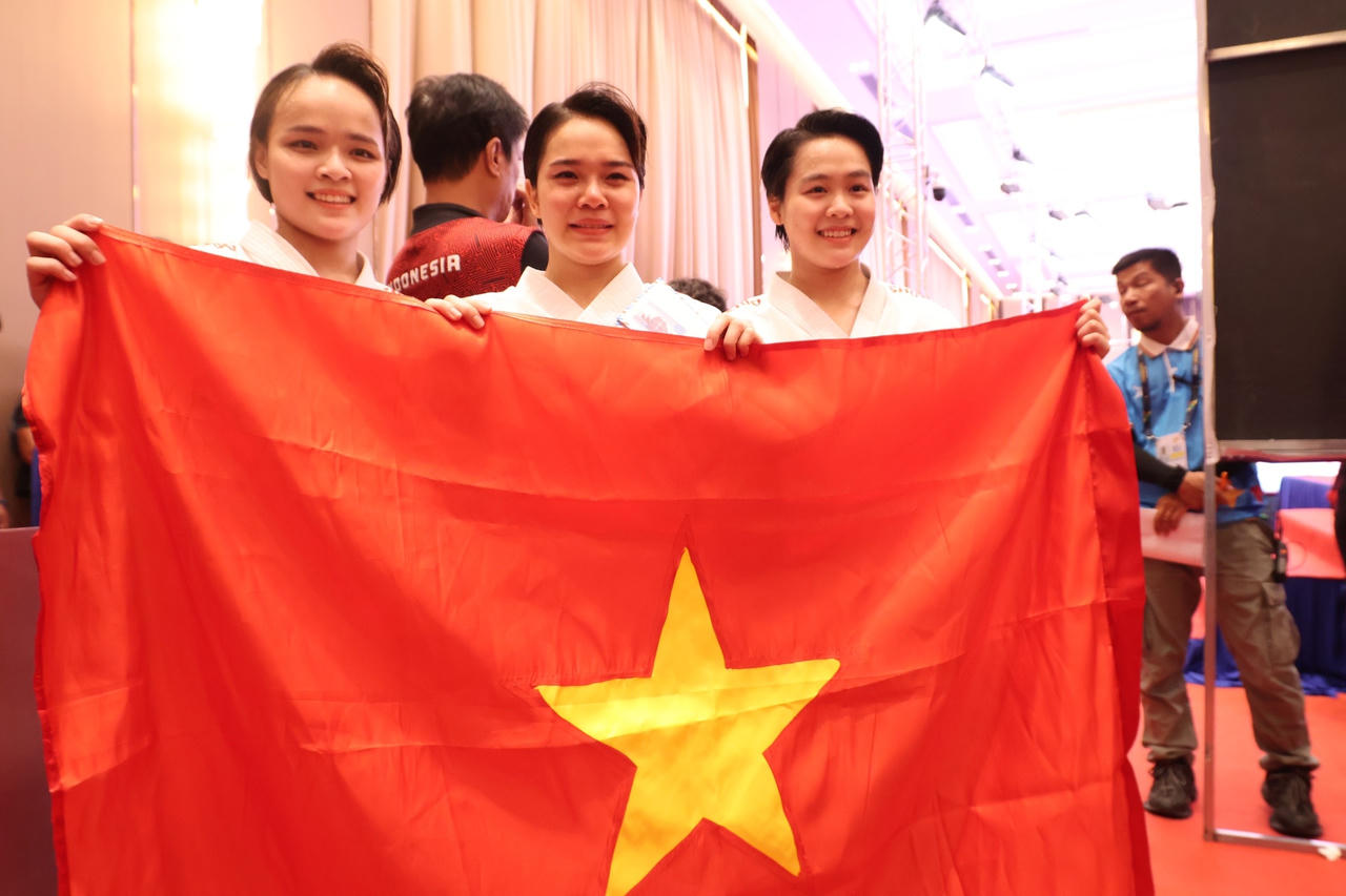 Việt Nam có những tấm HCV đầu tiên ở SEA Games 32